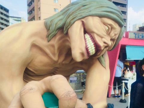 進撃の巨人のオブジェの大きめの写真