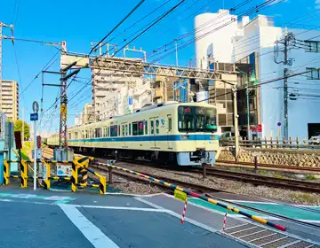 小田急線の踏切の写真