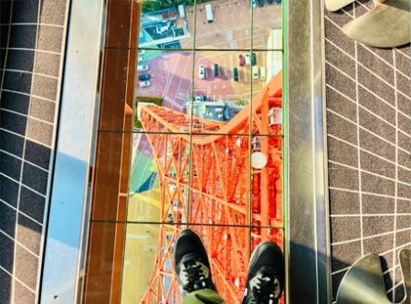 東京タワー謎解き「メインデッキ足元の窓」の写真