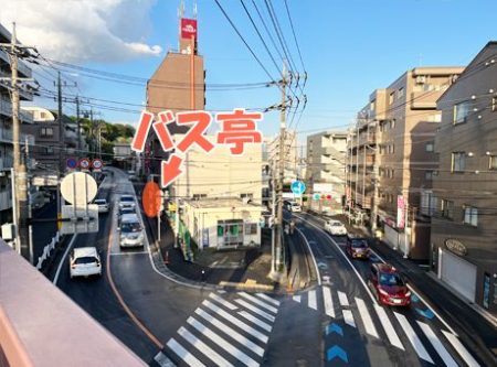 仮面サーカス脱出「小田急読売ランド前駅のバス停」の写真