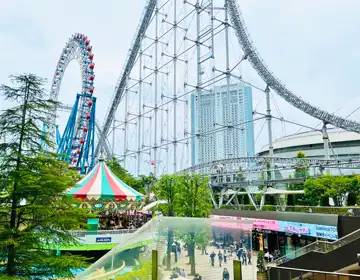 2つの世界と不思議な扉「遊園地の風景04」の写真