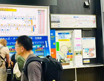 あの街で待っている「浅草駅の改札窓口」の写真