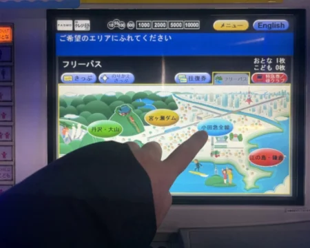 謎街トレイン2026「一日乗車券販売の様子02」の写真